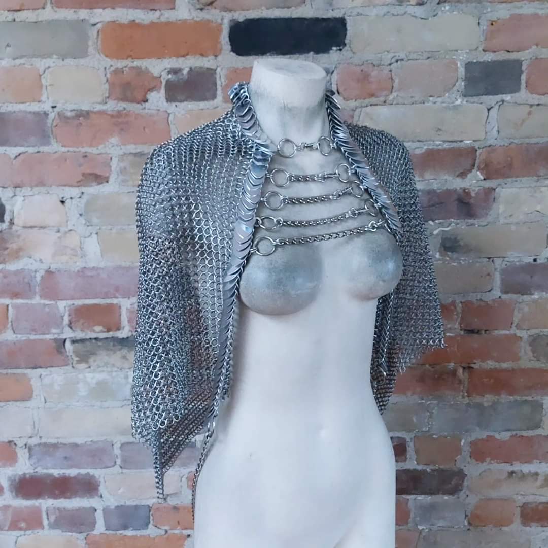 Chainmail & Scalemail Flaired Caplet