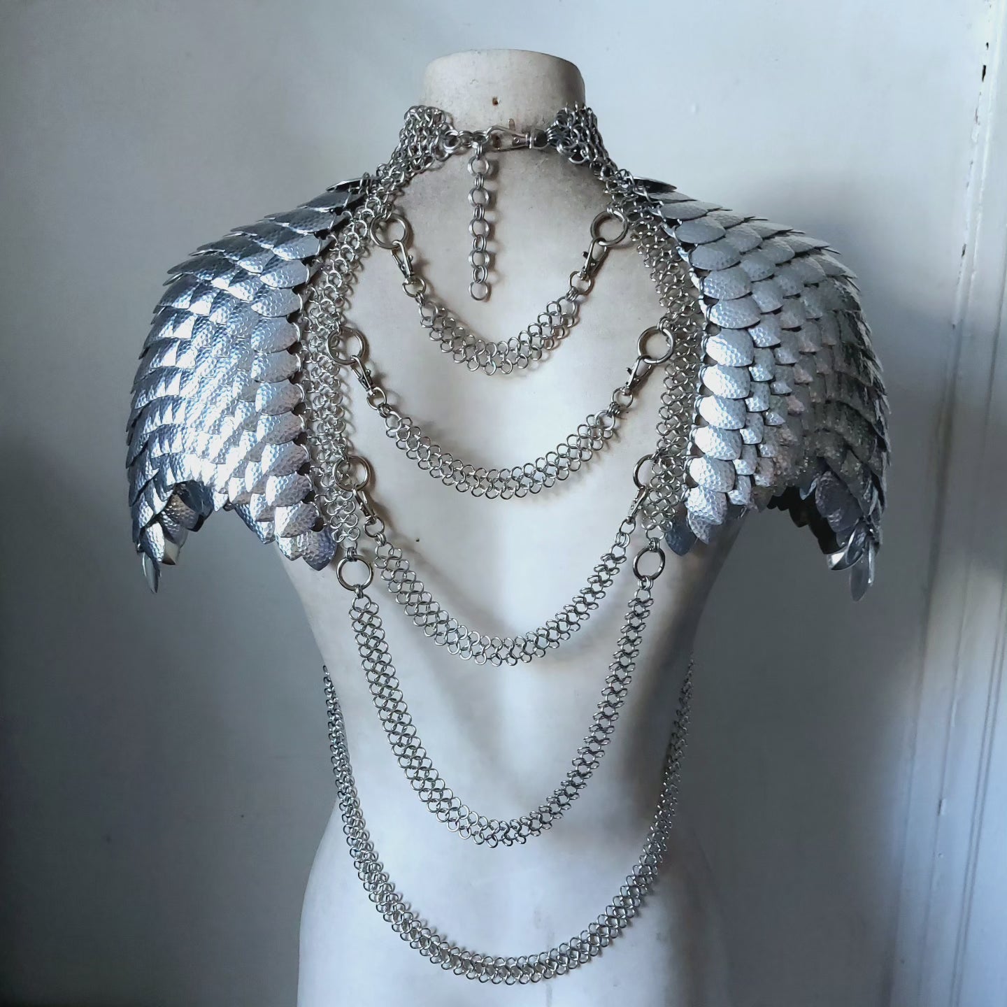 Textured Scalemail Mantel Armor