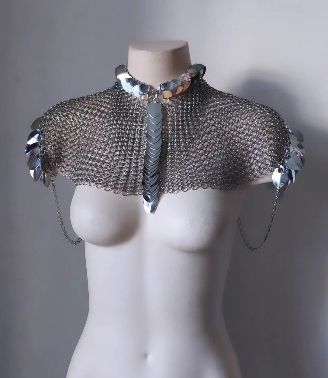 Suspiria Chainmail Caplet