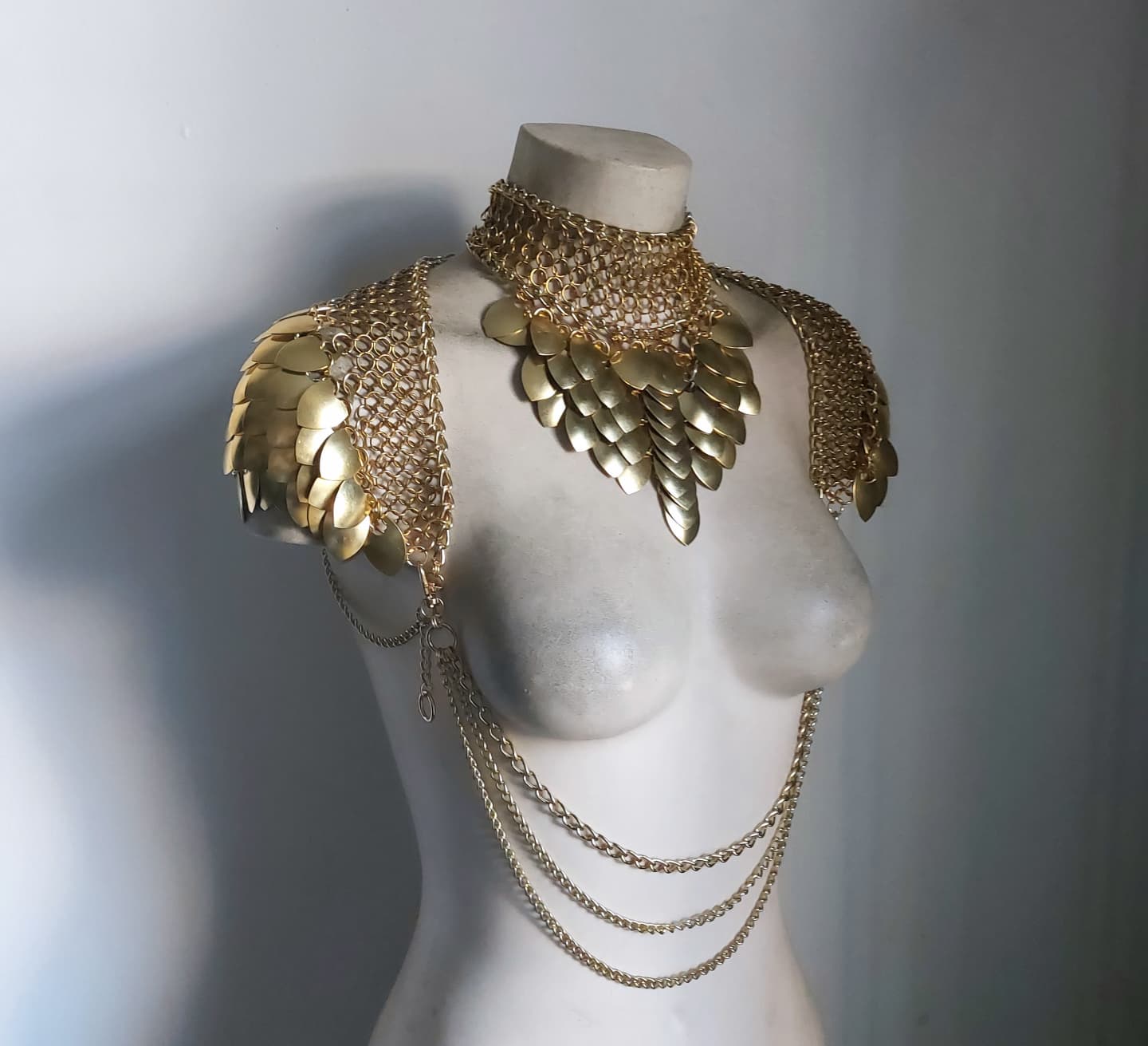 Dames Brass Armor Set