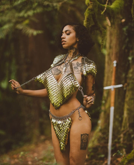 Queen Scalemail Halter Armour Photo Set