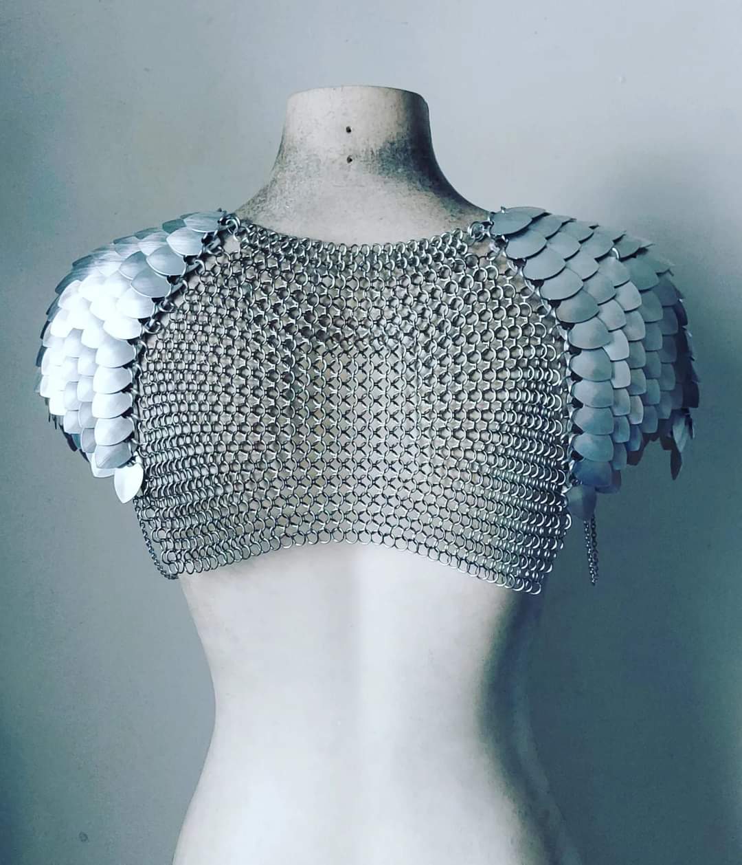 Juno Deluxe Shoulder Armor