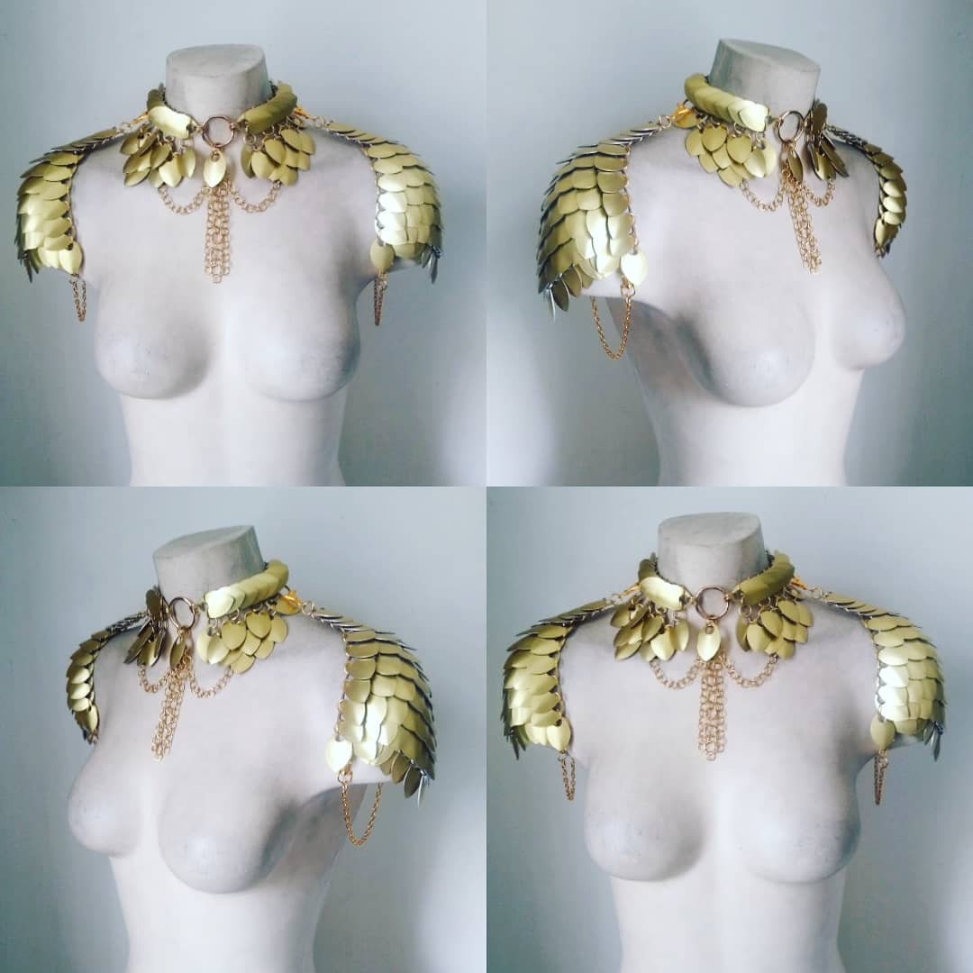 Gold Classic Scalemail Shoulder Armor
